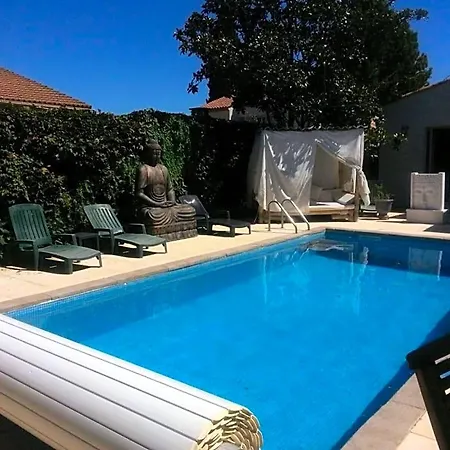Piscine Independante Sans Vis A Vis Et Un Sans Acces Piscine 2 Possibilites Au Choix Avec Wifi 4* Mudaison