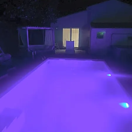 Hotell Piscine Independante Sans Vis A Vis Et Un Sans Acces Piscine 2 Possibilites Au Choix Avec Wifi 4*